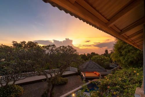 Villa Dinding Batu