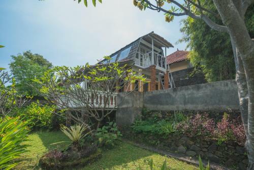 Villa Dinding Batu