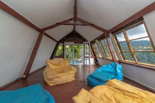 Villa Dinding Batu