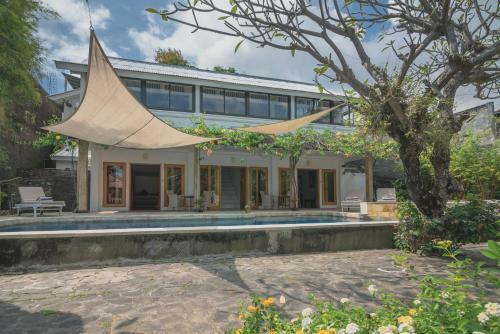 Villa Dinding Batu