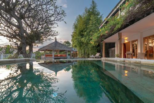 Villa Dinding Batu