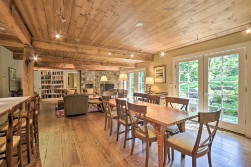 Magnificent Waterfront Gem Fire Pit And Sauna!