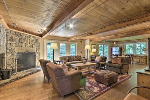 Magnificent Waterfront Gem Fire Pit And Sauna!