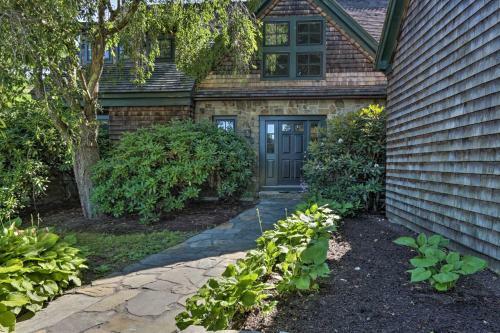 Magnificent Waterfront Gem Fire Pit And Sauna!