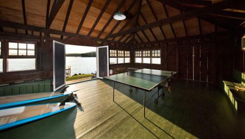 Magnificent Waterfront Gem Fire Pit And Sauna!