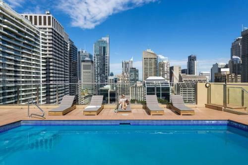 Cosmopolitan Apartment At College St