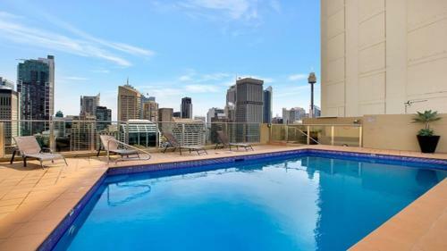 Cosmopolitan Apartment At College St