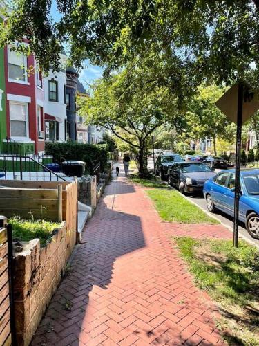 Classic Rowhouse In Hip, Vibrant Bloomingdale