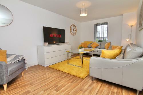 Canalview House - Elegant Spacious Coventry Home For Large Groups