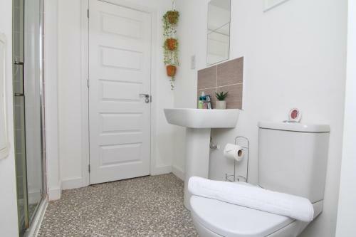 Canalview House - Elegant Spacious Coventry Home For Large Groups