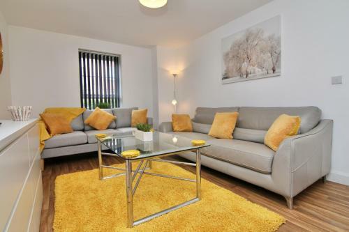Canalview House - Elegant Spacious Coventry Home For Large Groups