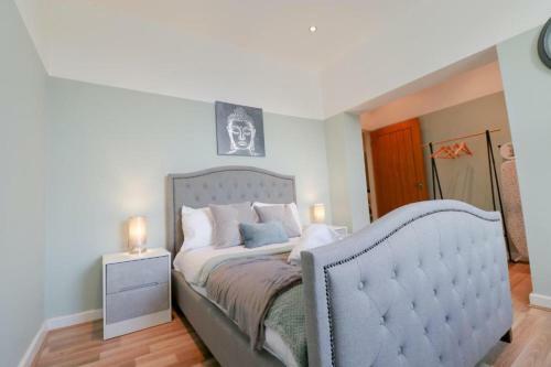 Simplistic And Stylish 2 Bedroom Apartment