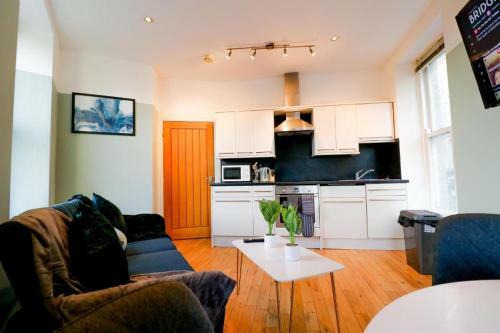 Simplistic And Stylish 2 Bedroom Apartment