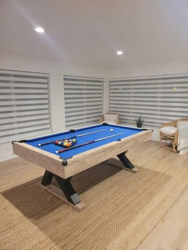 Walktobeach/luxury Beachhouse/hottub/pooltable/bbq