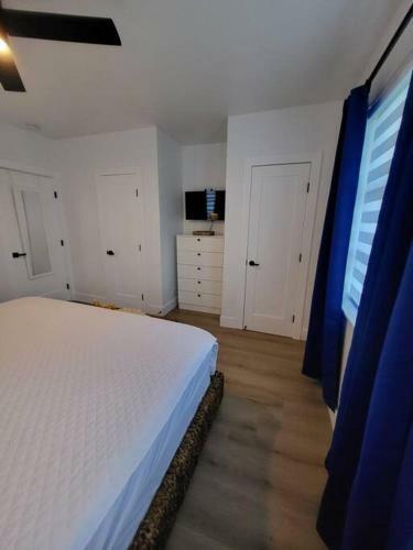 Walktobeach/luxury Beachhouse/hottub/pooltable/bbq