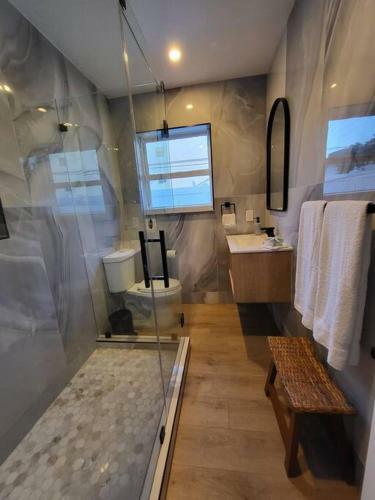 Walktobeach/luxury Beachhouse/hottub/pooltable/bbq