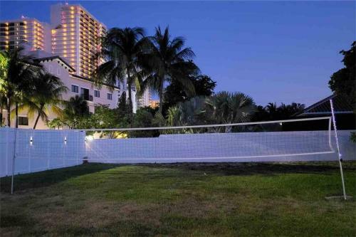 Walktobeach/luxury Beachhouse/hottub/pooltable/bbq
