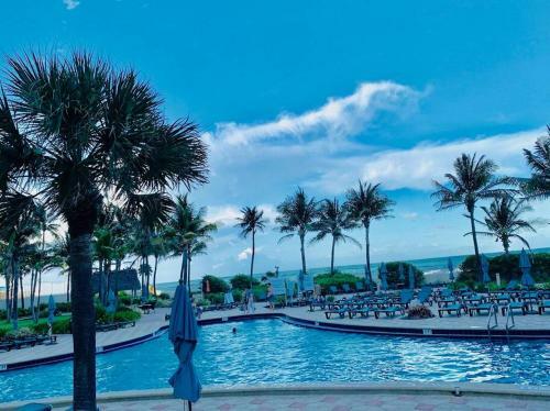 Excellent Beach Front Apartment In The Tides In Hollywood Beach