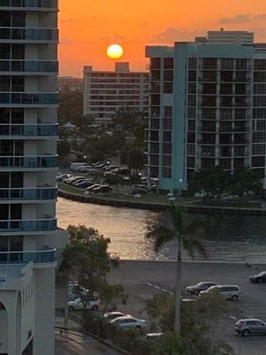 Excellent Beach Front Apartment In The Tides In Hollywood Beach