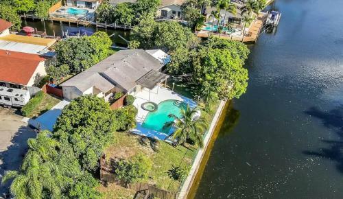 Waterfront Paradise With Pool And Exotic Trees