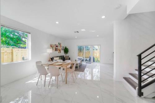 Spectacular 3 Bedrooms House, Spacious And Bright