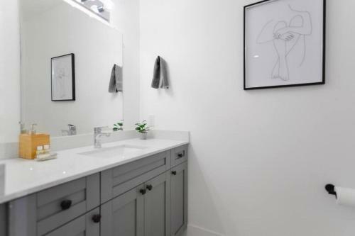 Spectacular 3 Bedrooms House, Spacious And Bright