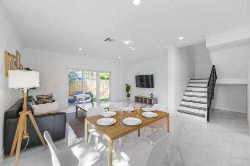 Spectacular 3 Bedrooms House, Spacious And Bright