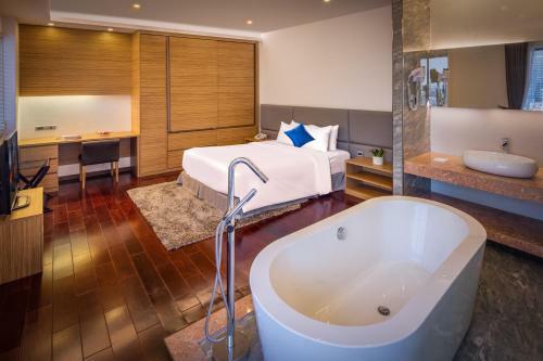 Charm Suite Saigon Hotel
