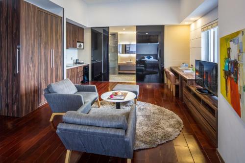 Charm Suite Saigon Hotel
