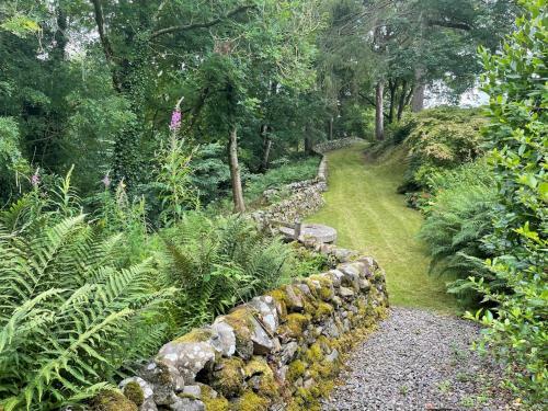 Pass The Keys Beautiful 2br Converted Mill - Idyllic Location
