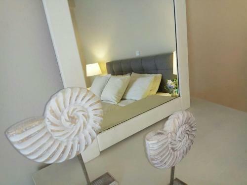Holiday Sea View Apartment With Garden And Shared Pool