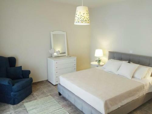 Holiday Sea View Apartment With Garden And Shared Pool