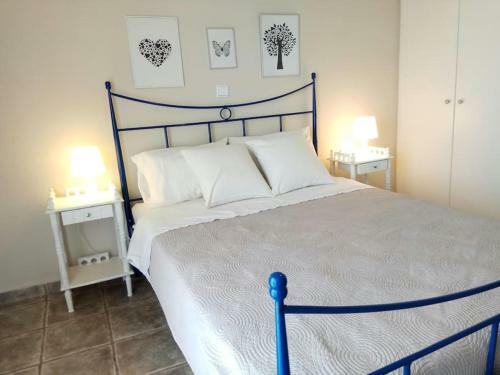 Holiday Sea View Apartment With Garden And Shared Pool