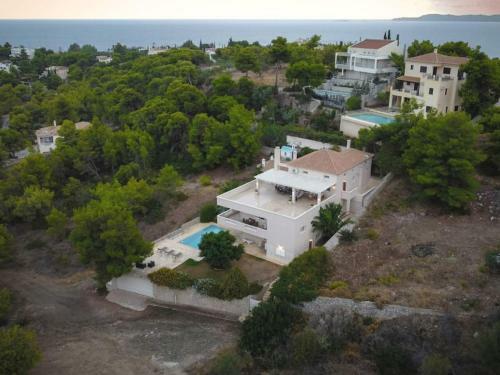 Holiday Sea View Apartment With Garden And Shared Pool