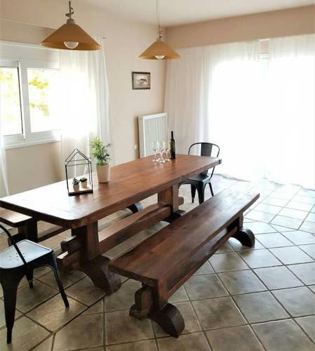 Holiday Sea View Apartment With Garden And Shared Pool
