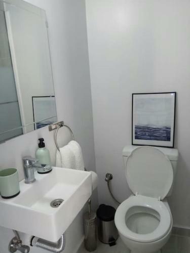 Holiday Sea View Apartment With Garden And Shared Pool