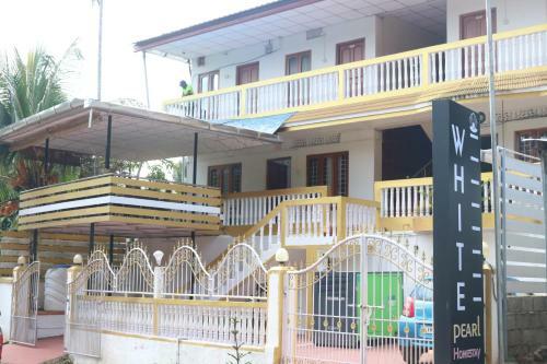 Bed & Breakfast White Pearl Homestay