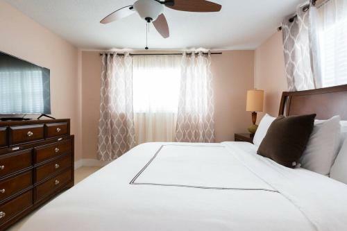 Beautifully Renovated Palm Beach Gardens Apartment