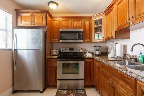 Beautifully Renovated Palm Beach Gardens Apartment