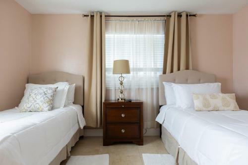 Beautifully Renovated Palm Beach Gardens Apartment