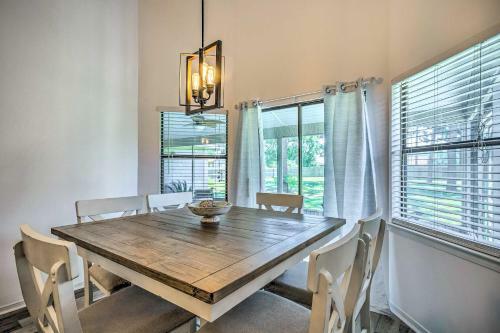 Navarre Home With Game Area And Screened-in Porch