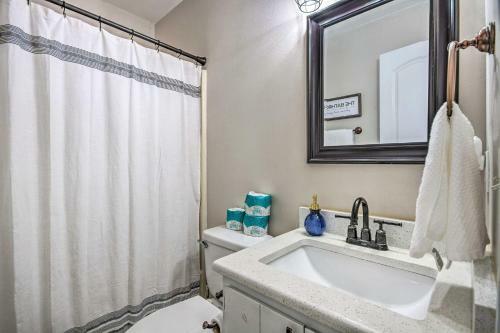 Navarre Home With Game Area And Screened-in Porch