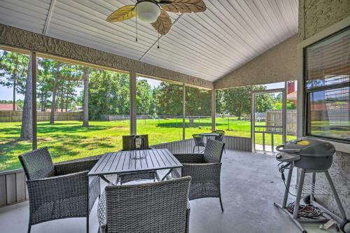 Navarre Home With Game Area And Screened-in Porch