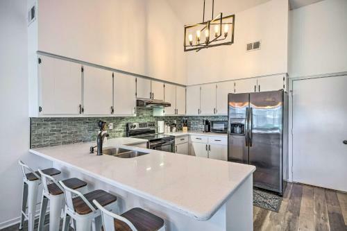 Navarre Home With Game Area And Screened-in Porch