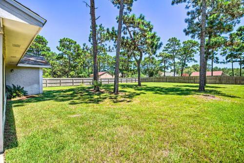 Navarre Home With Game Area And Screened-in Porch