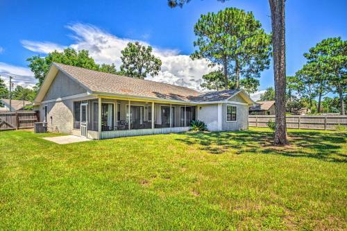 Navarre Home With Game Area And Screened-in Porch