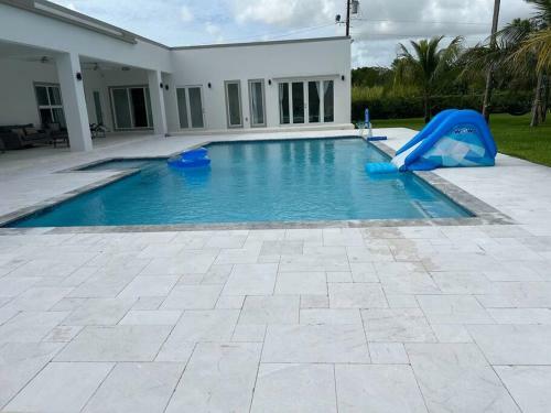 Villa ??? The White House In Miami ??? 1.15acre 4600 Sqft