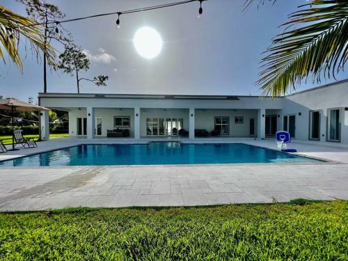 Villa ??? The White House In Miami ??? 1.15acre 4600 Sqft