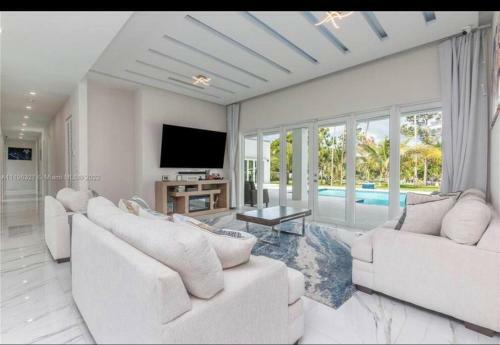 Villa ??? The White House In Miami ??? 1.15acre 4600 Sqft