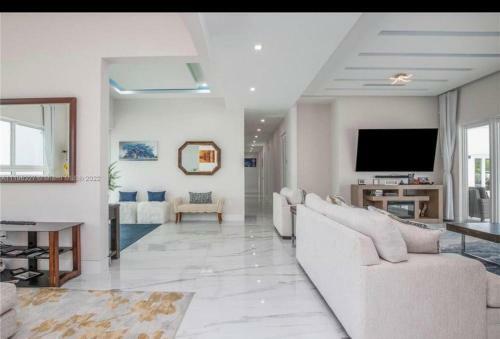 Villa ??? The White House In Miami ??? 1.15acre 4600 Sqft